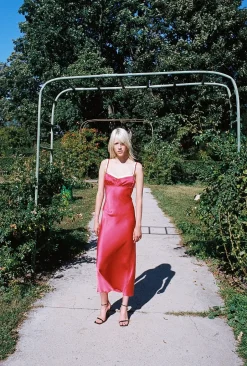Online - Waterlily Lux Dress - Red Dresses | Midi