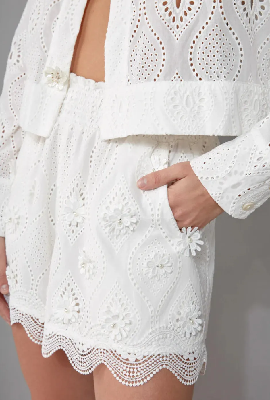 Discount - Mirina Shorts - White Shorts